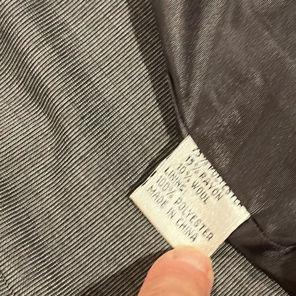 Isabel & Nina suit- jacket + skirt. Size 6/runs big. Polyester rayon wool. Lined - Picture 7 of 9